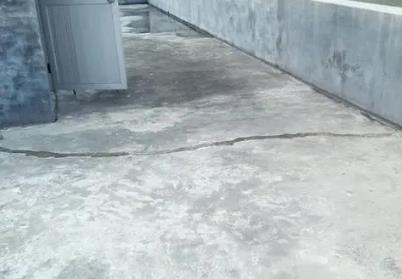 卫东楼顶漏水维修公司分享下如何解决卫生间隐蔽部位漏水的问题?